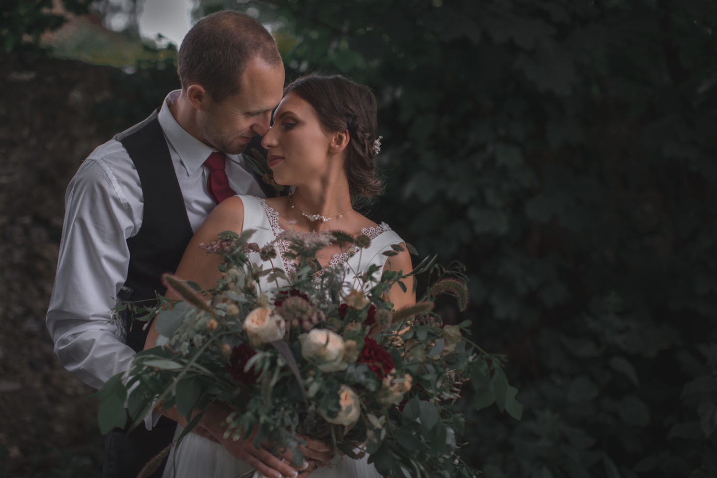 Rustic Intimate Wedding With Romantic Vibes at Findon Manor