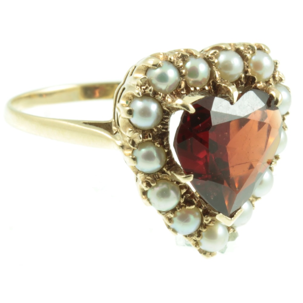 5 Reasons To Buy An Antique Engagement Ring With Carus Jewellery