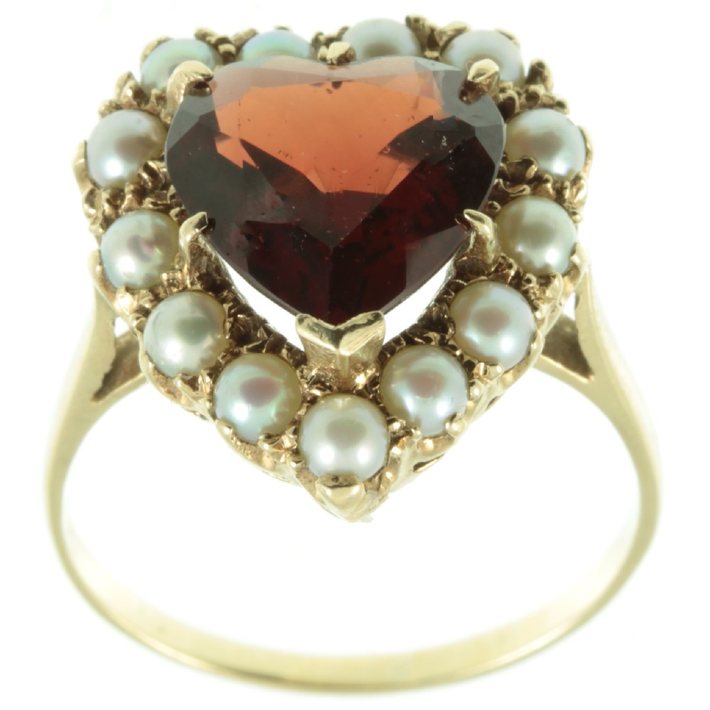5 Reasons To Buy An Antique Engagement Ring With Carus Jewellery