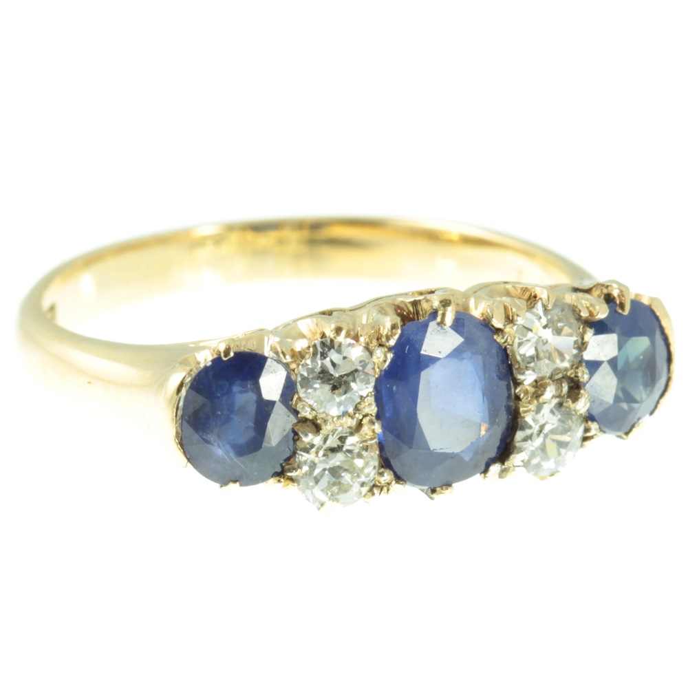 5 Reasons To Buy An Antique Engagement Ring With Carus Jewellery