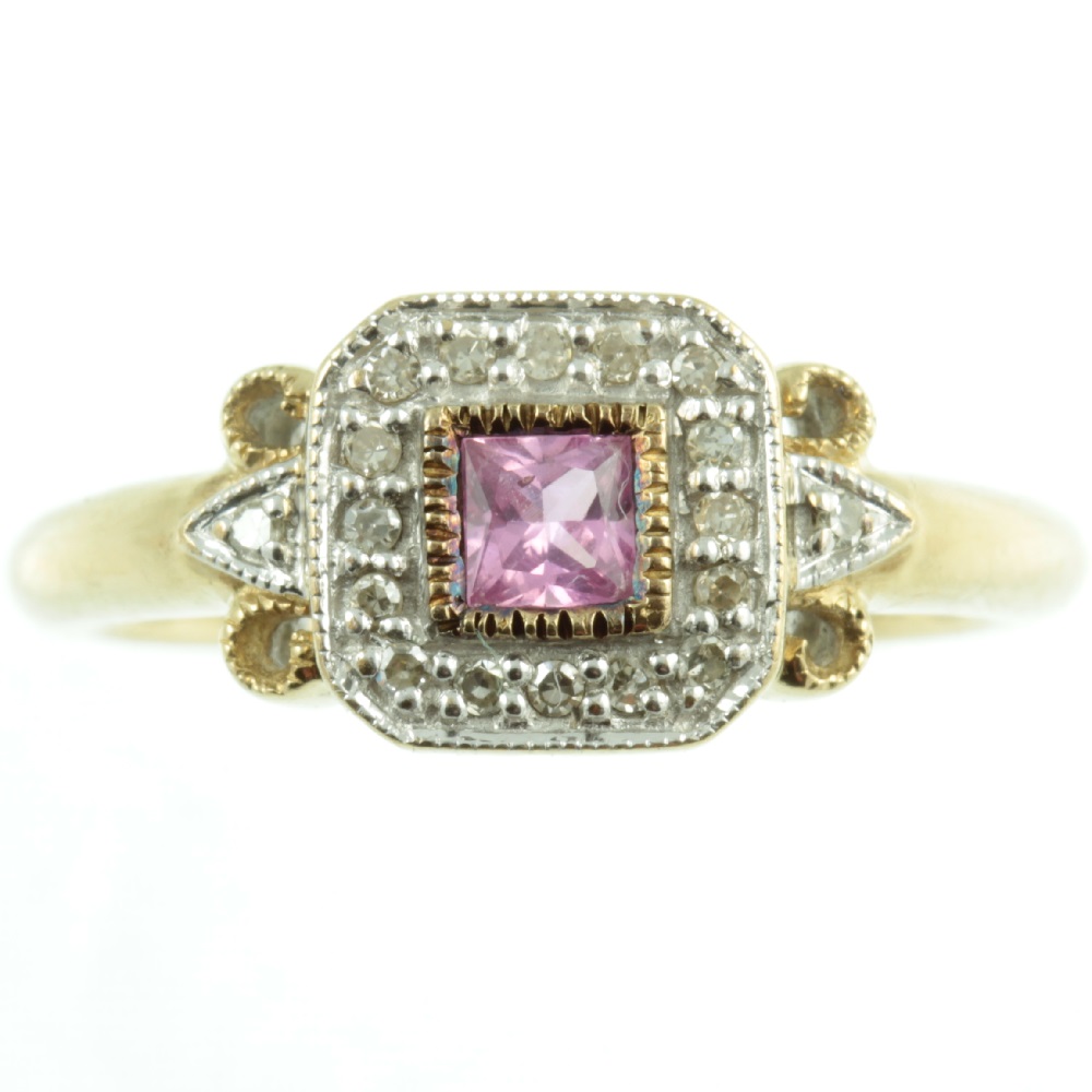 5 Reasons To Buy An Antique Engagement Ring With Carus Jewellery