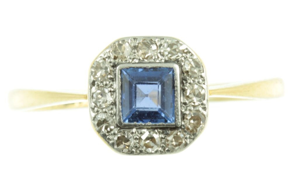 5 Reasons To Buy An Antique Engagement Ring With Carus Jewellery