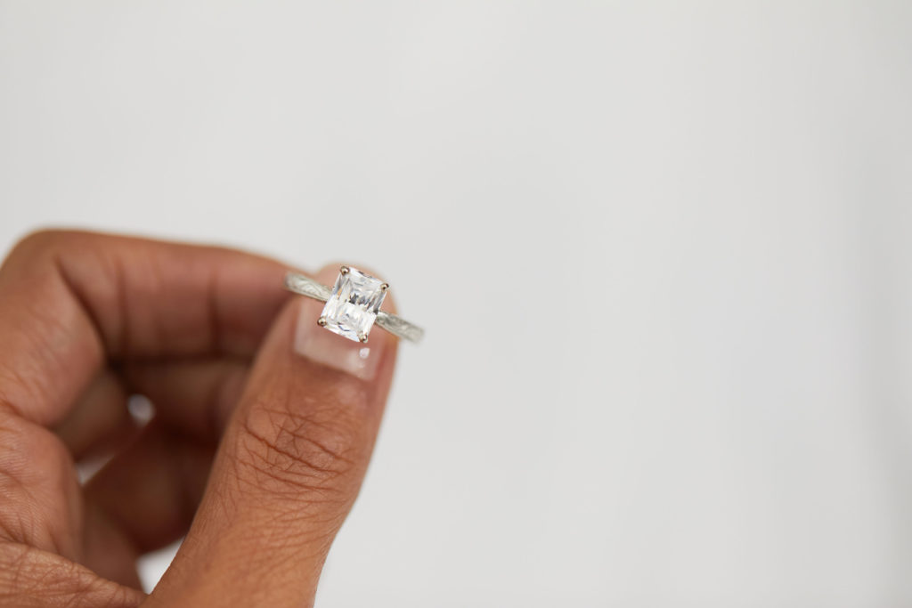 How to Choose an Engagement Ring Setting 