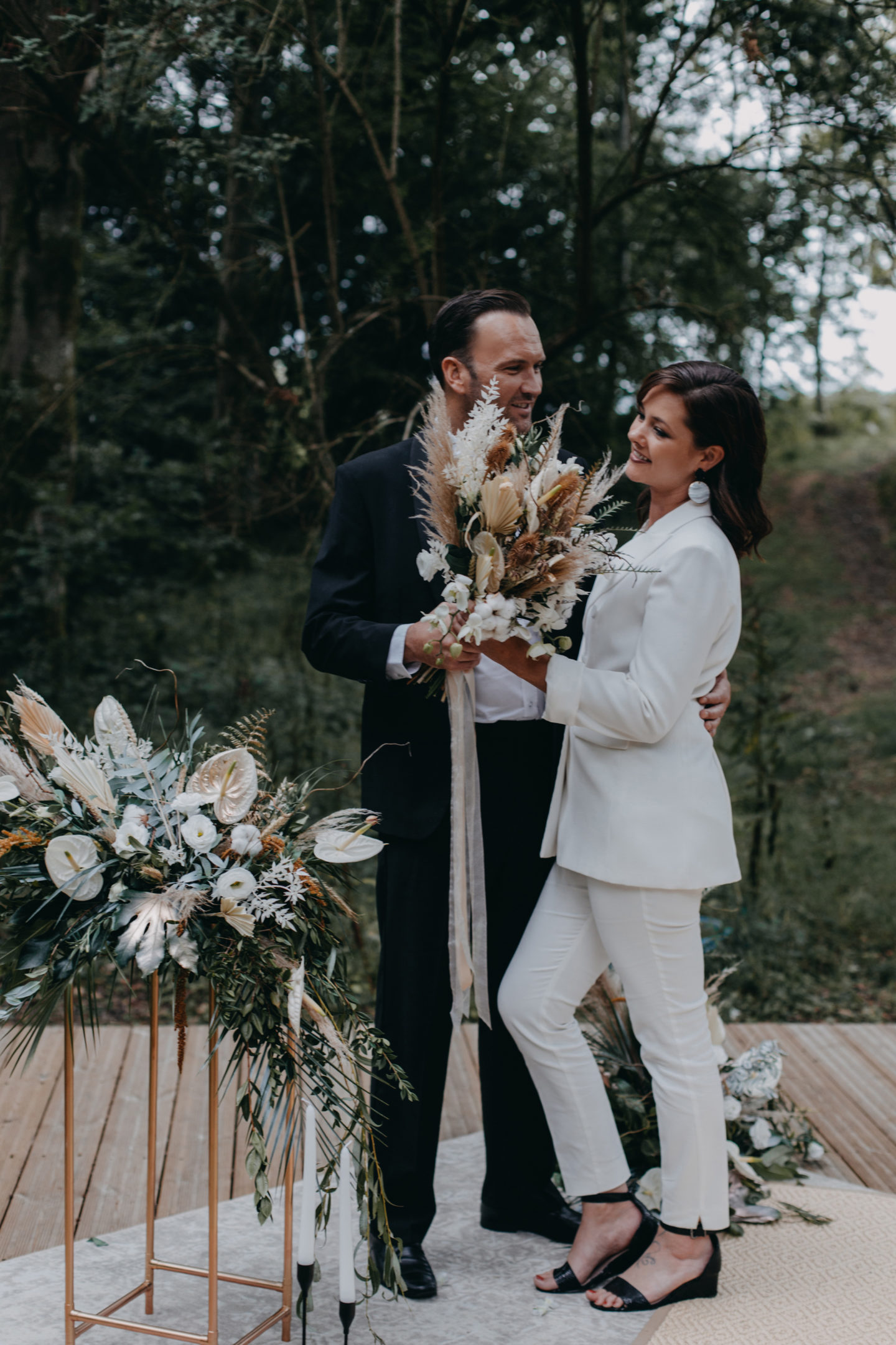 Modern Luxe Outdoor Wedding at Once Upon a Woodland, Hurley