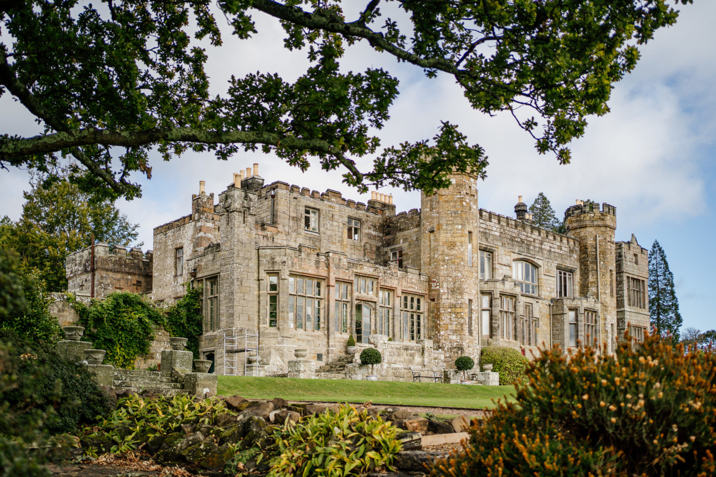 Elegant Black Tie Wedding With Hollywood Glamour At Wadhurst Castle, Kent