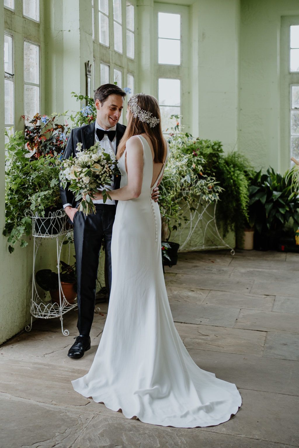 Elegant Black Tie Wedding With Hollywood Glamour At Wadhurst Castle, Kent