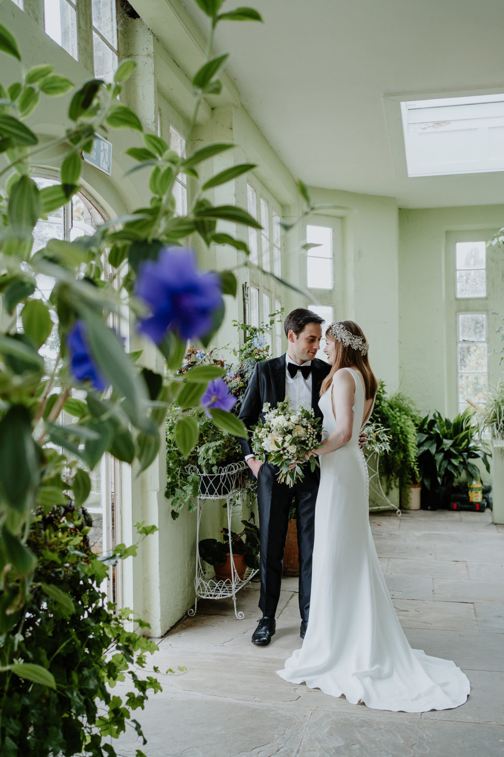 Elegant Black Tie Wedding With Hollywood Glamour At Wadhurst Castle, Kent