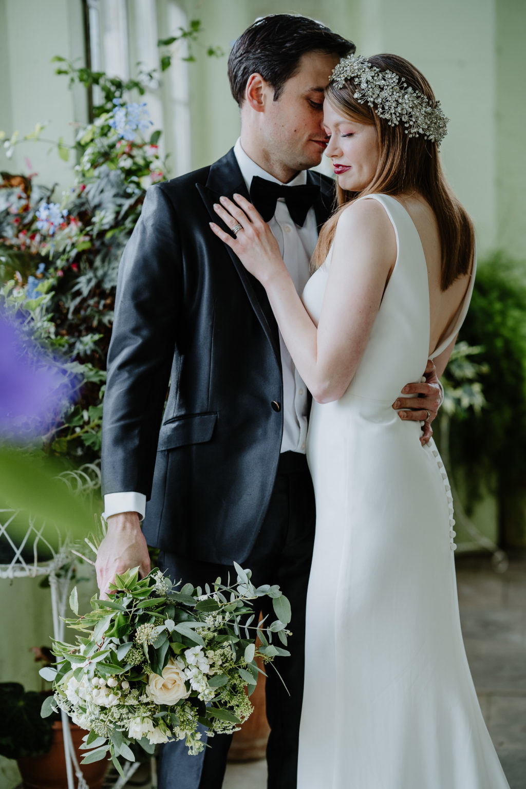 Elegant Black Tie Wedding With Hollywood Glamour At Wadhurst Castle, Kent