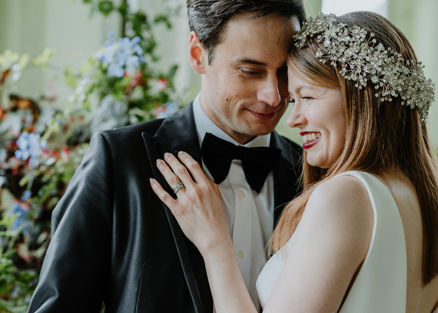 Elegant Black Tie Wedding With Hollywood Glamour At Wadhurst Castle, Kent