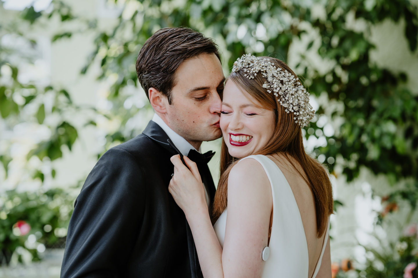 Elegant Black Tie Wedding With Hollywood Glamour At Wadhurst Castle, Kent