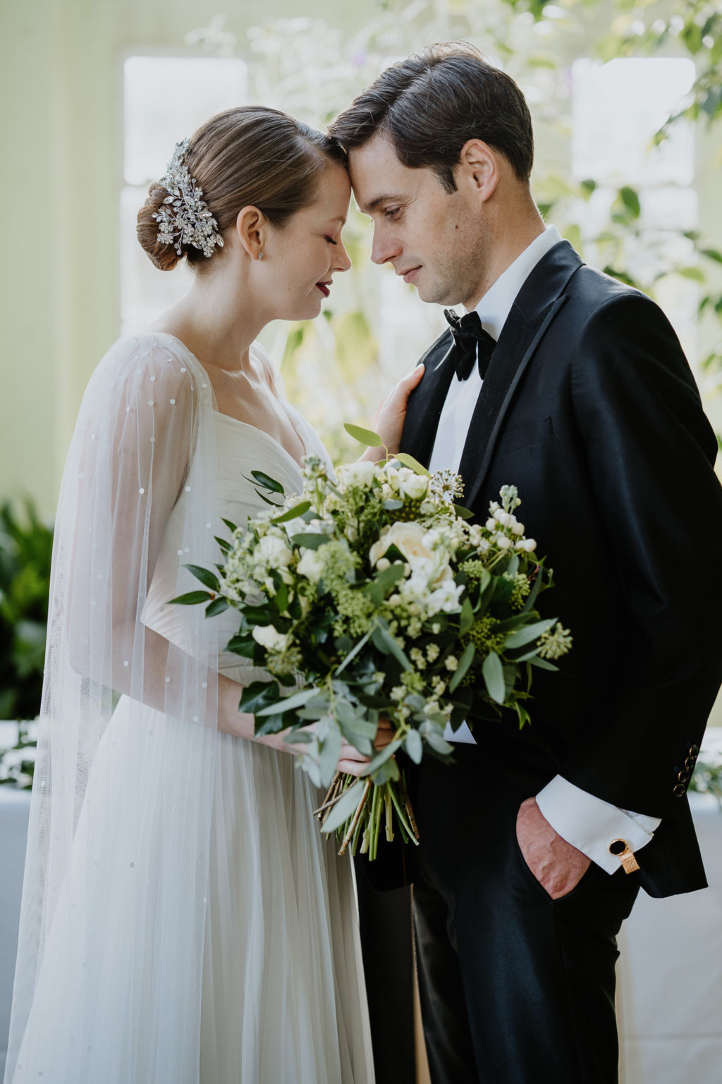 Elegant Black Tie Wedding With Hollywood Glamour At Wadhurst Castle, Kent