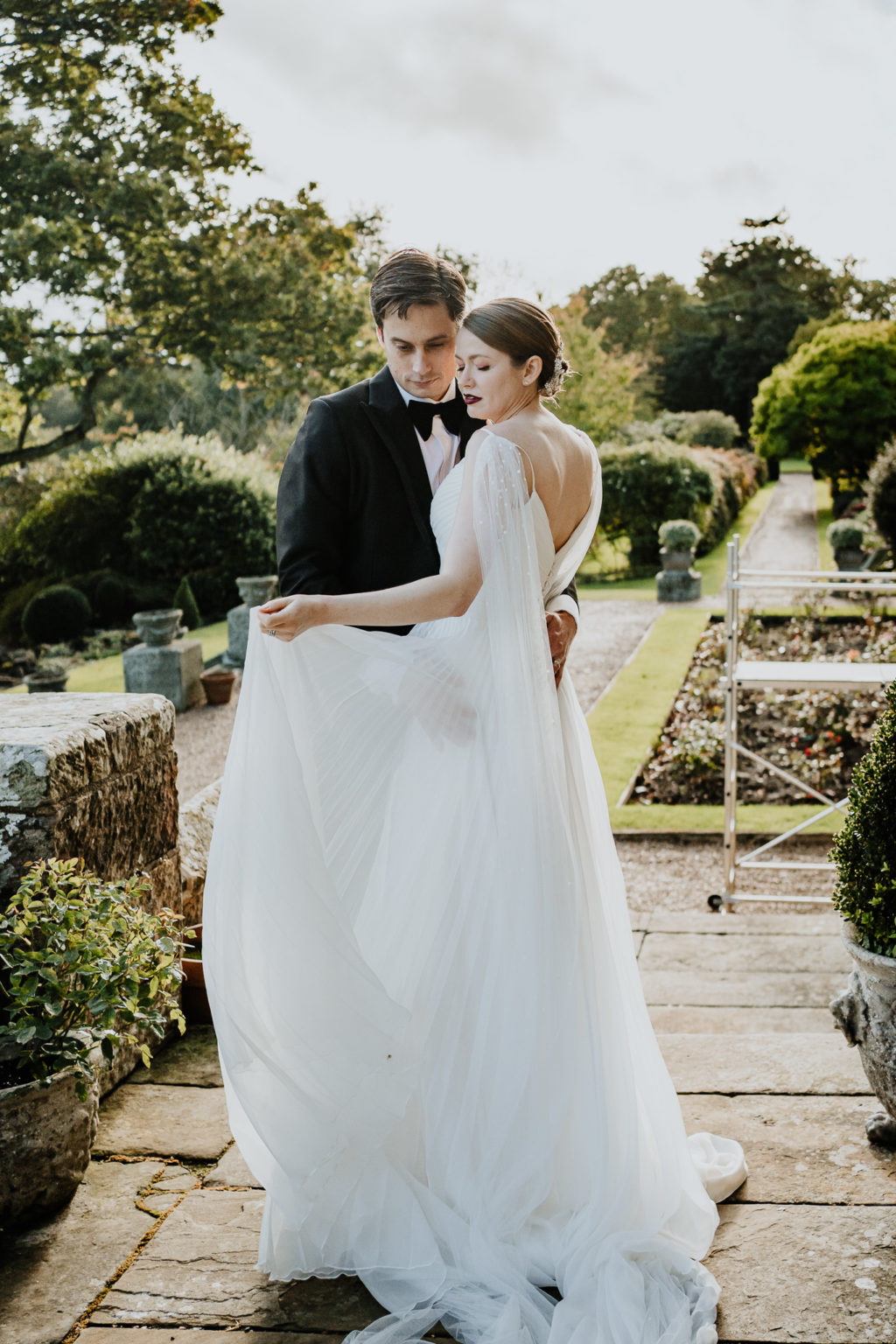Elegant Black Tie Wedding With Hollywood Glamour At Wadhurst Castle, Kent