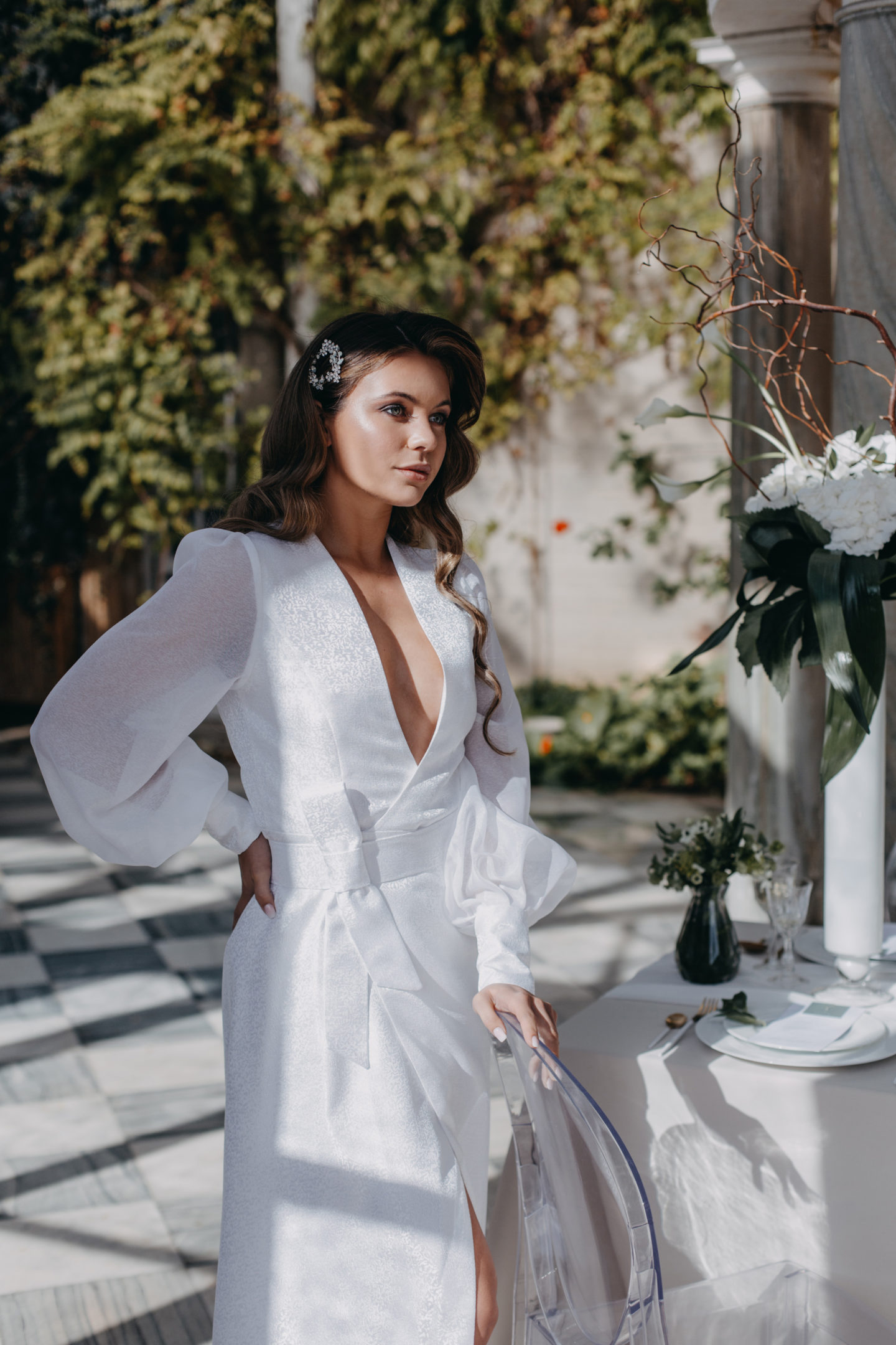 Contemporary Luxe Wedding with Chic Wedding Dress At Sennowe Park, Norfolk