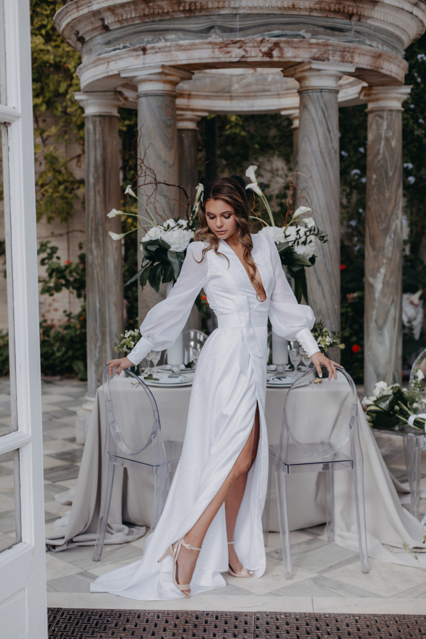 Contemporary Luxe Wedding with Chic Wedding Dress At Sennowe Park, Norfolk