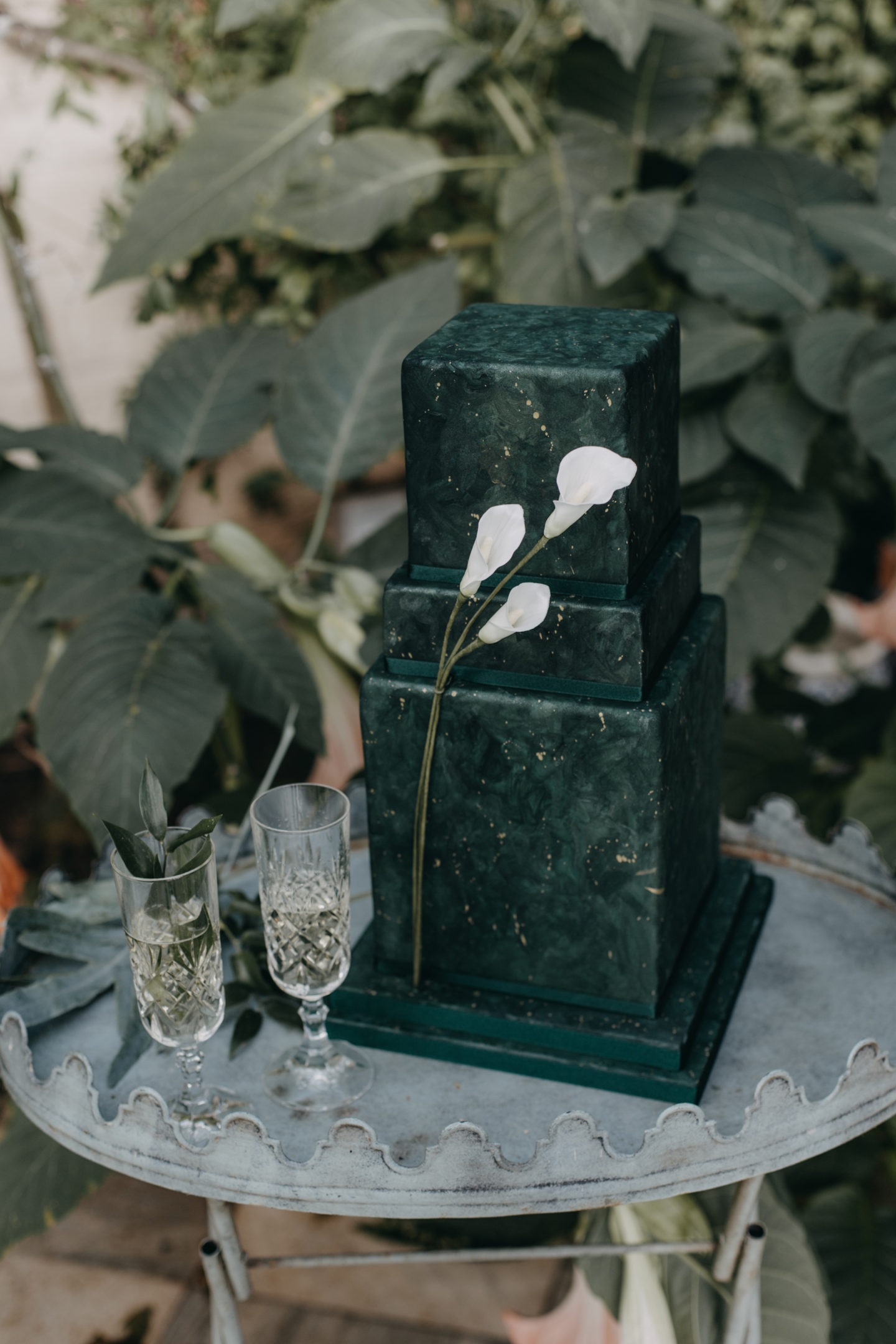 Contemporary Luxe Wedding with Chic Wedding Dress At Sennowe Park, Norfolk