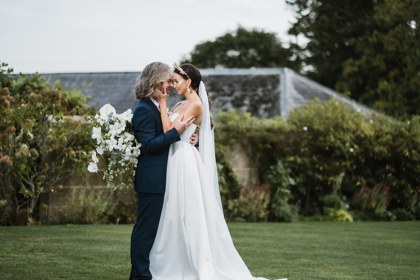 Intimate Wedding With Gold and Green Luxury Styling At Hendall Manor Barns, Sussex