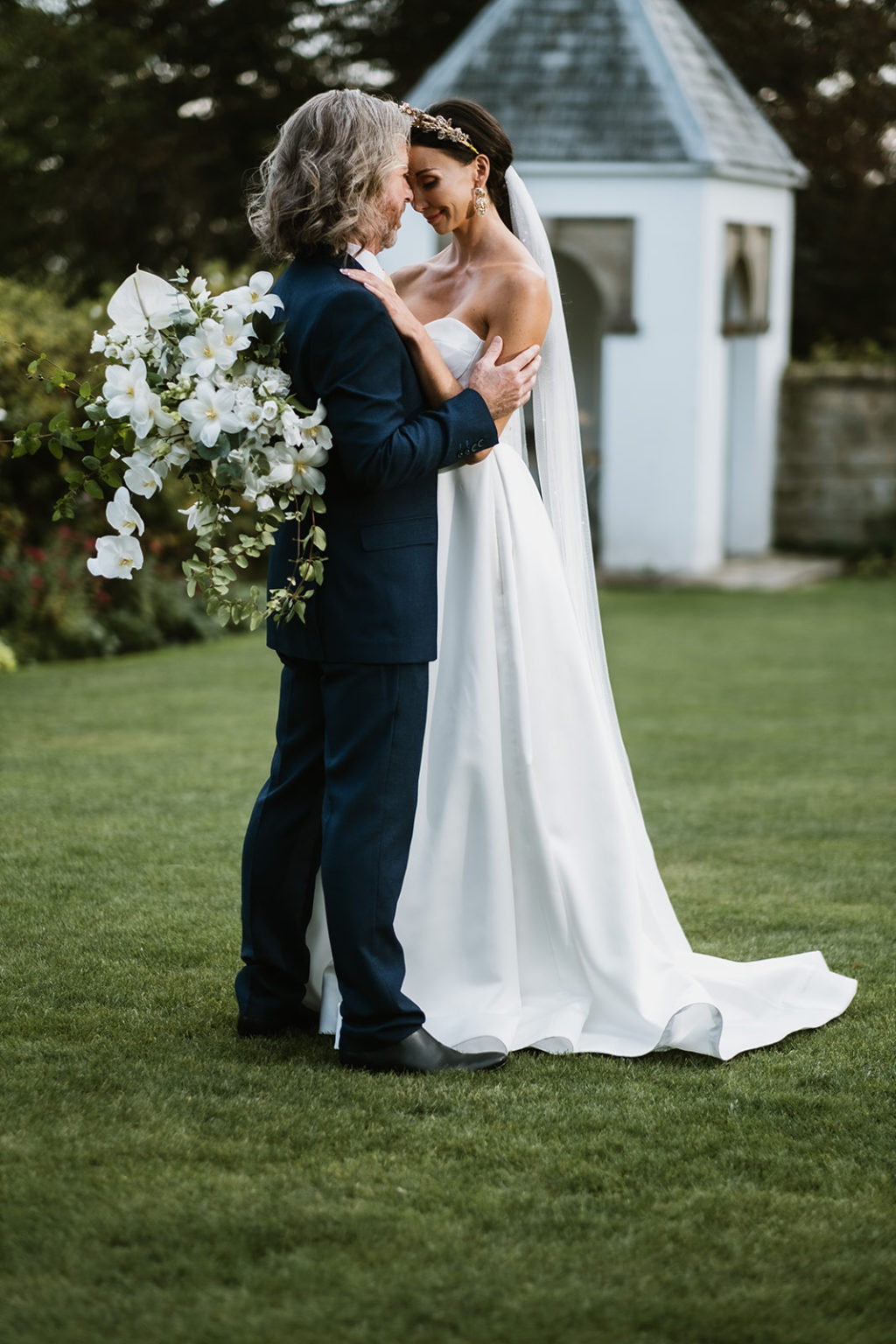 Intimate Wedding With Gold and Green Luxury Styling At Hendall Manor Barns, Sussex