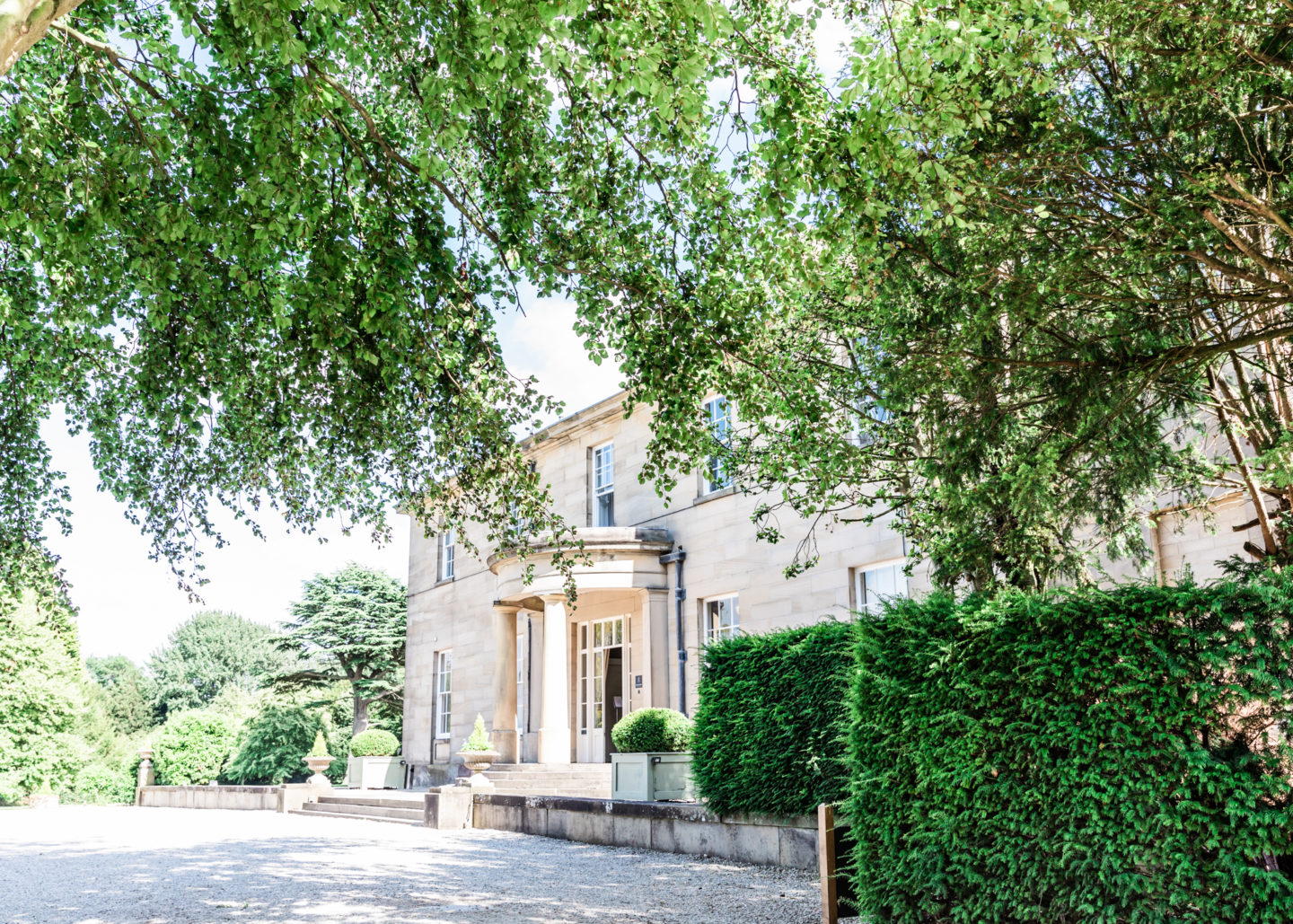 Wedding With Art Deco Style at Saltmarshe Hall, Yorkshire