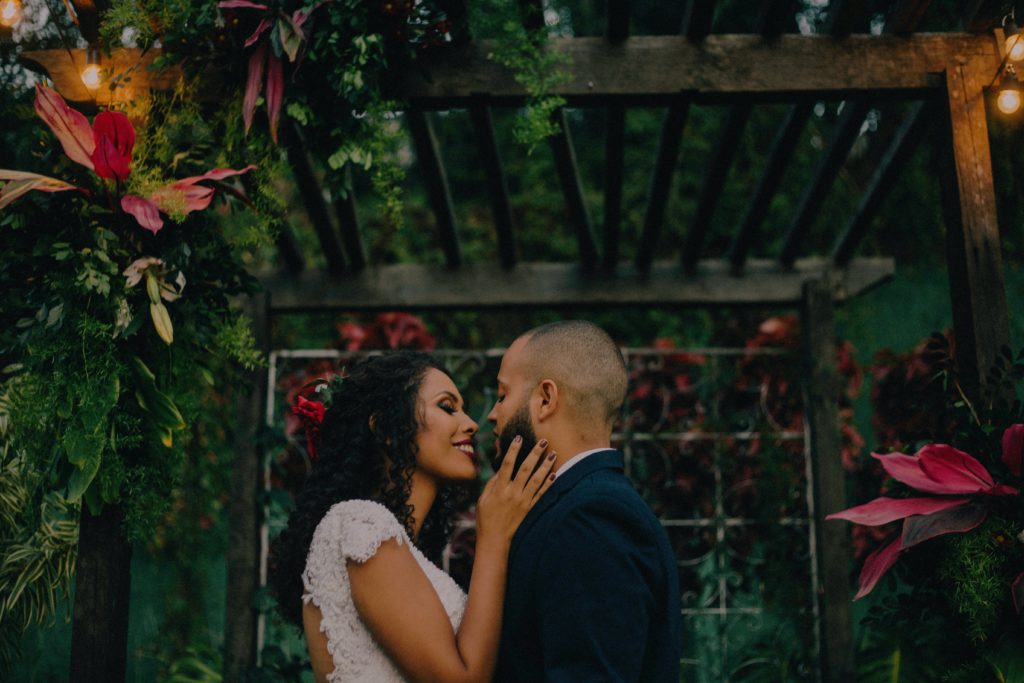 10 Ways to Spice up Your Wedding Photos