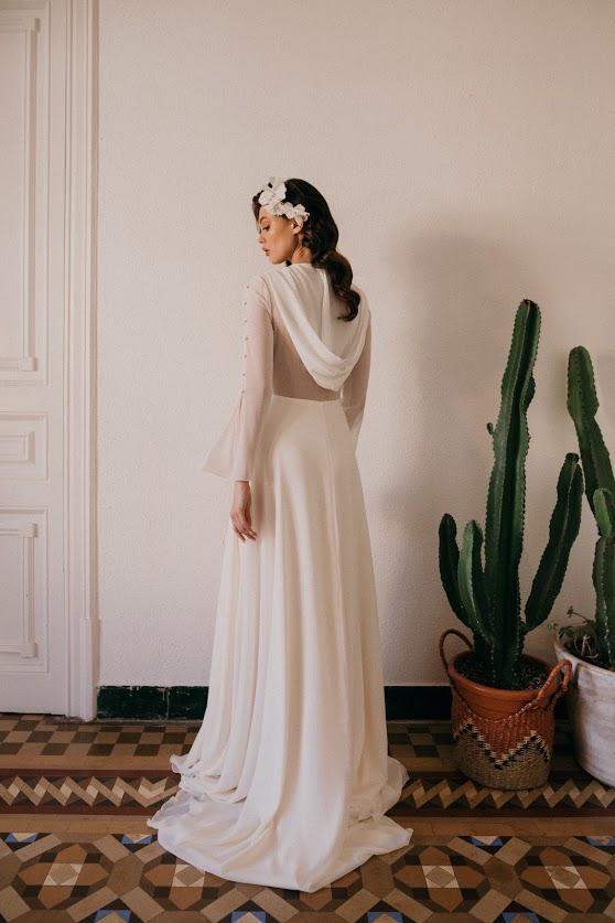 5 Hooded Wedding Dresses for An Alternative Bridal Look 