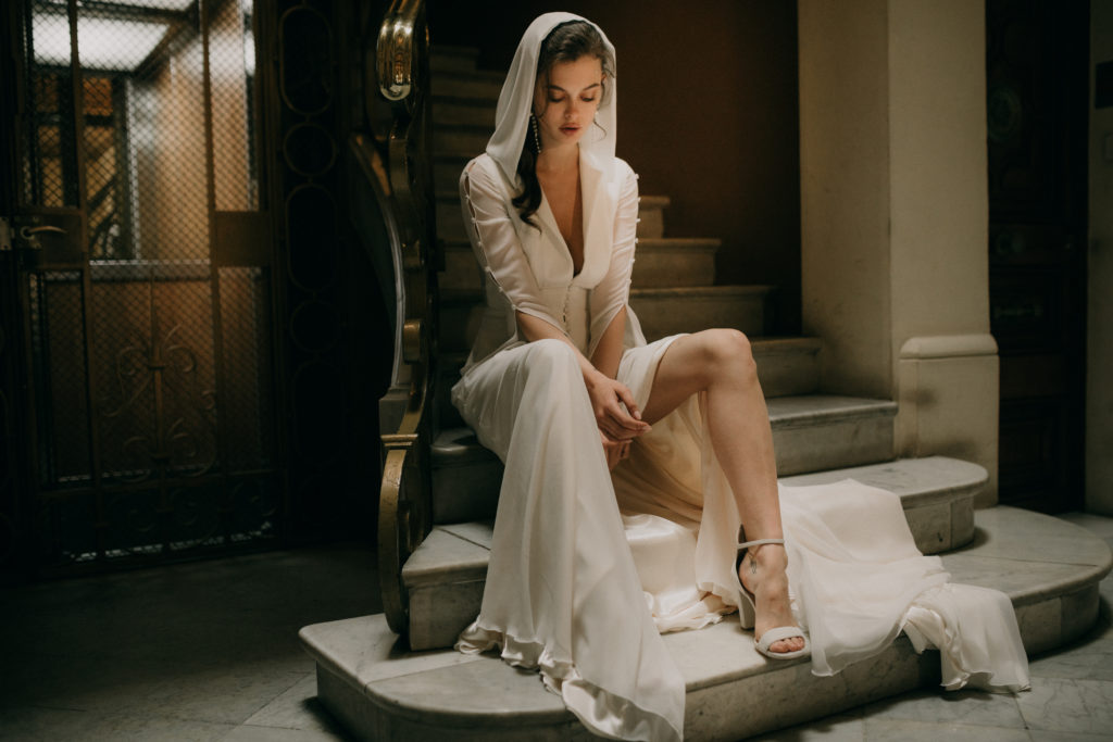 5 Hooded Wedding Dresses for An Alternative Bridal Look 