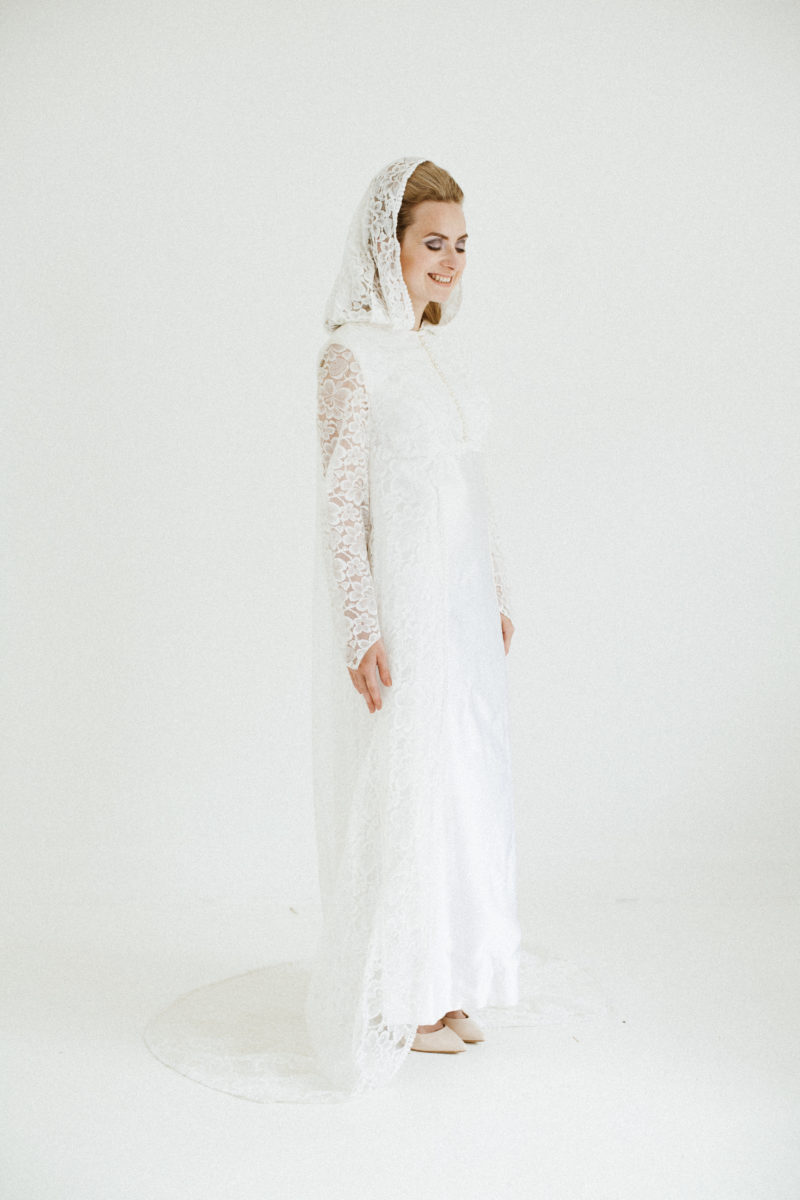 5 Hooded Wedding Dresses for An Alternative Bridal Look 