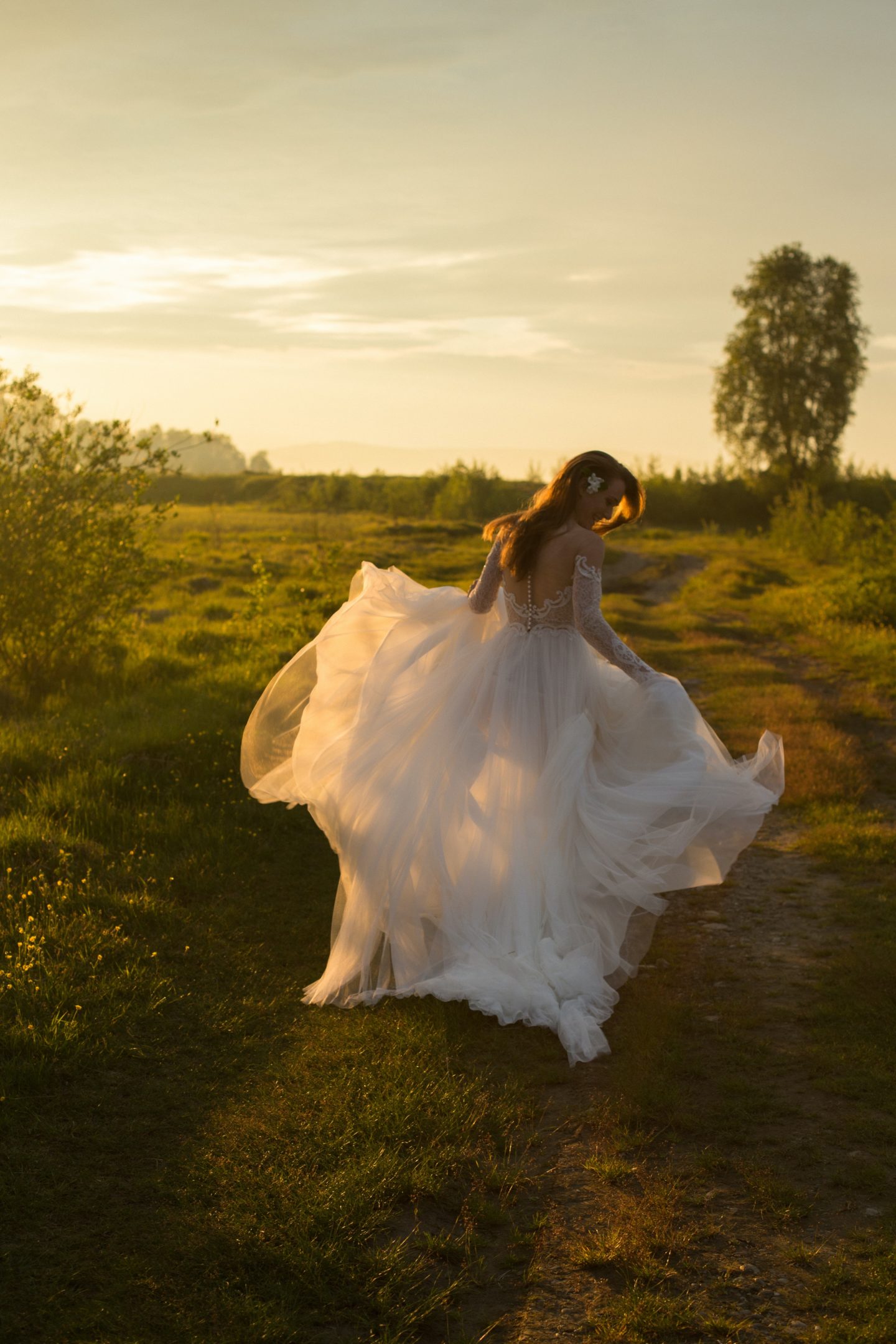 5 Tips To Find Your Perfect Vintage or Pre-Loved Wedding Dress