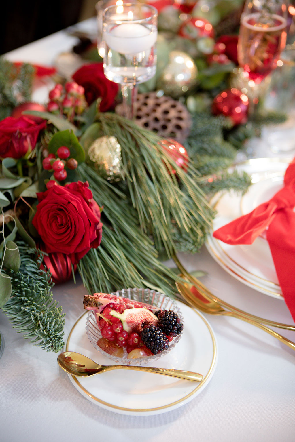 7 Christmas Table Styling Tips for your Luxury Christmas Wedding