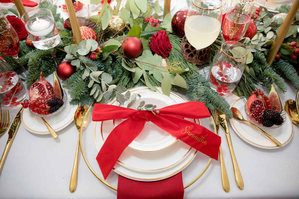 7 Christmas Table Styling Tips for your Luxury Christmas Wedding