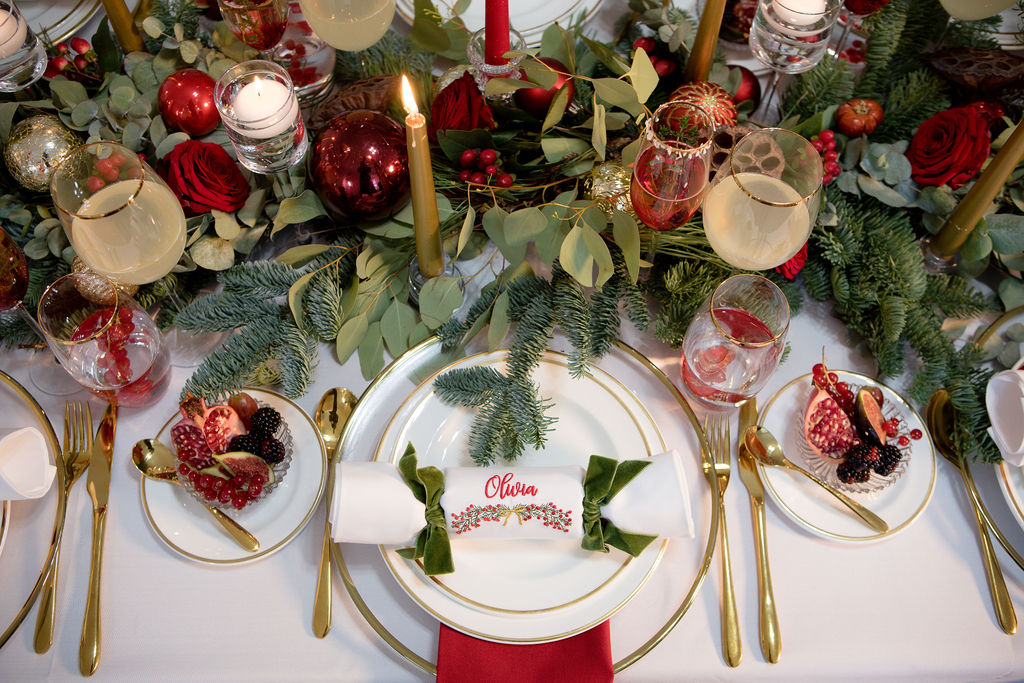 7 Christmas Table Styling Tips for your Luxury Christmas Wedding