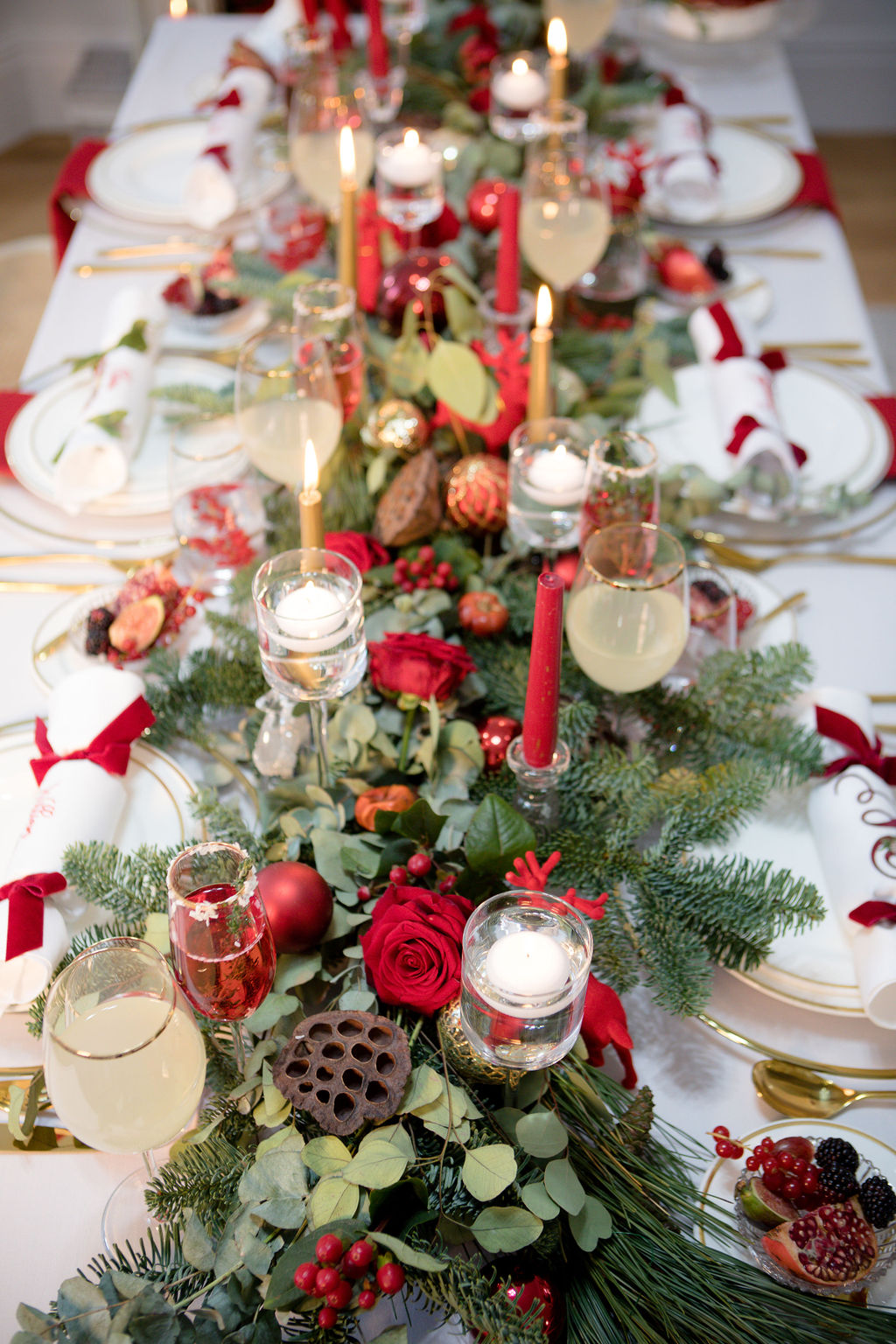 7 Christmas Table Styling Tips for your Luxury Christmas Wedding