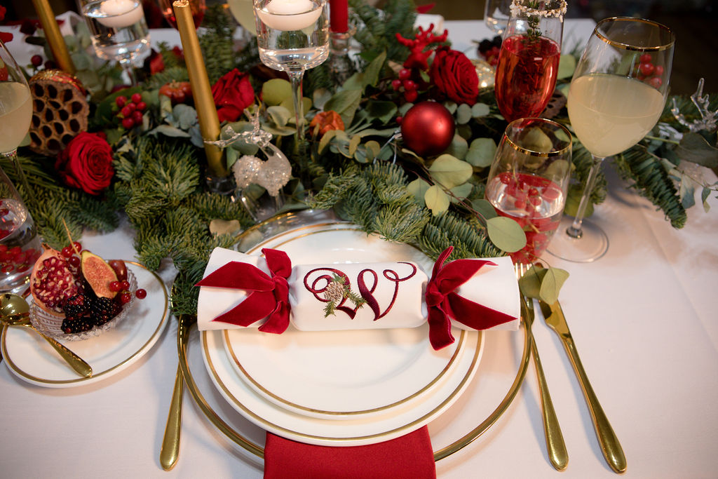 7 Christmas Table Styling Tips for your Luxury Christmas Wedding