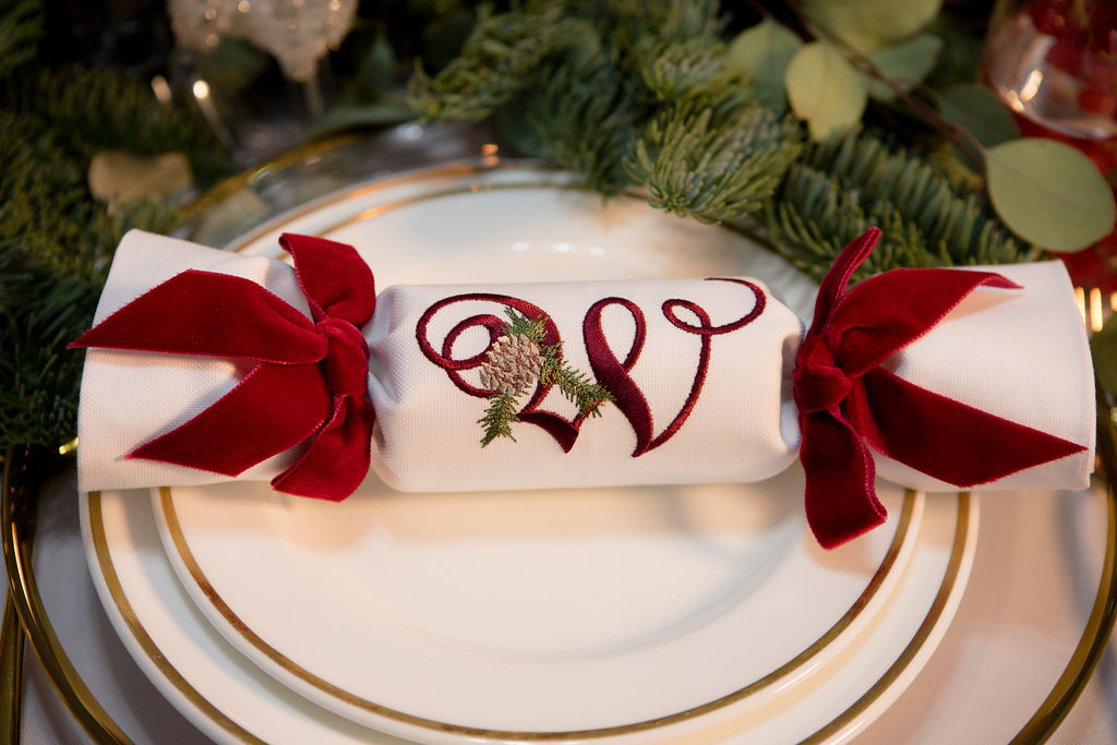 7 Christmas Table Styling Tips for your Luxury Christmas Wedding