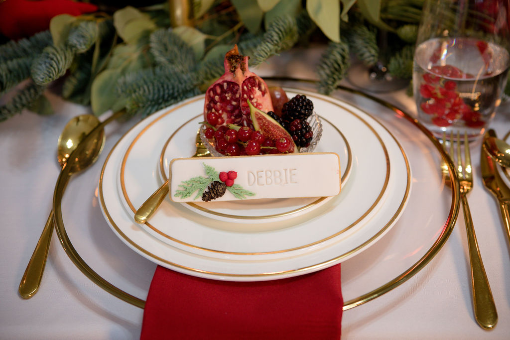 7 Christmas Table Styling Tips for your Luxury Christmas Wedding