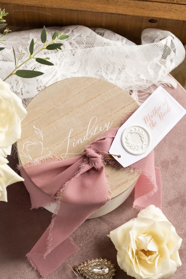 7 Mother of The Bride Gift Ideas For Your Wedding Day