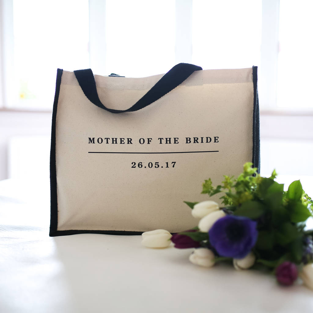 7 Mother of The Bride Gift Ideas For Your Wedding Day