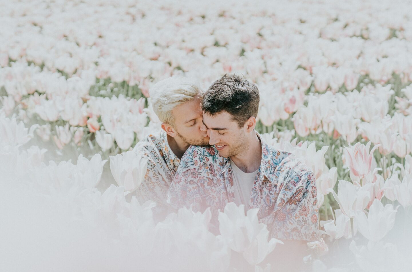Spring Engagement Photoshoot: Eight Tips And Outfit Ideas For Couples