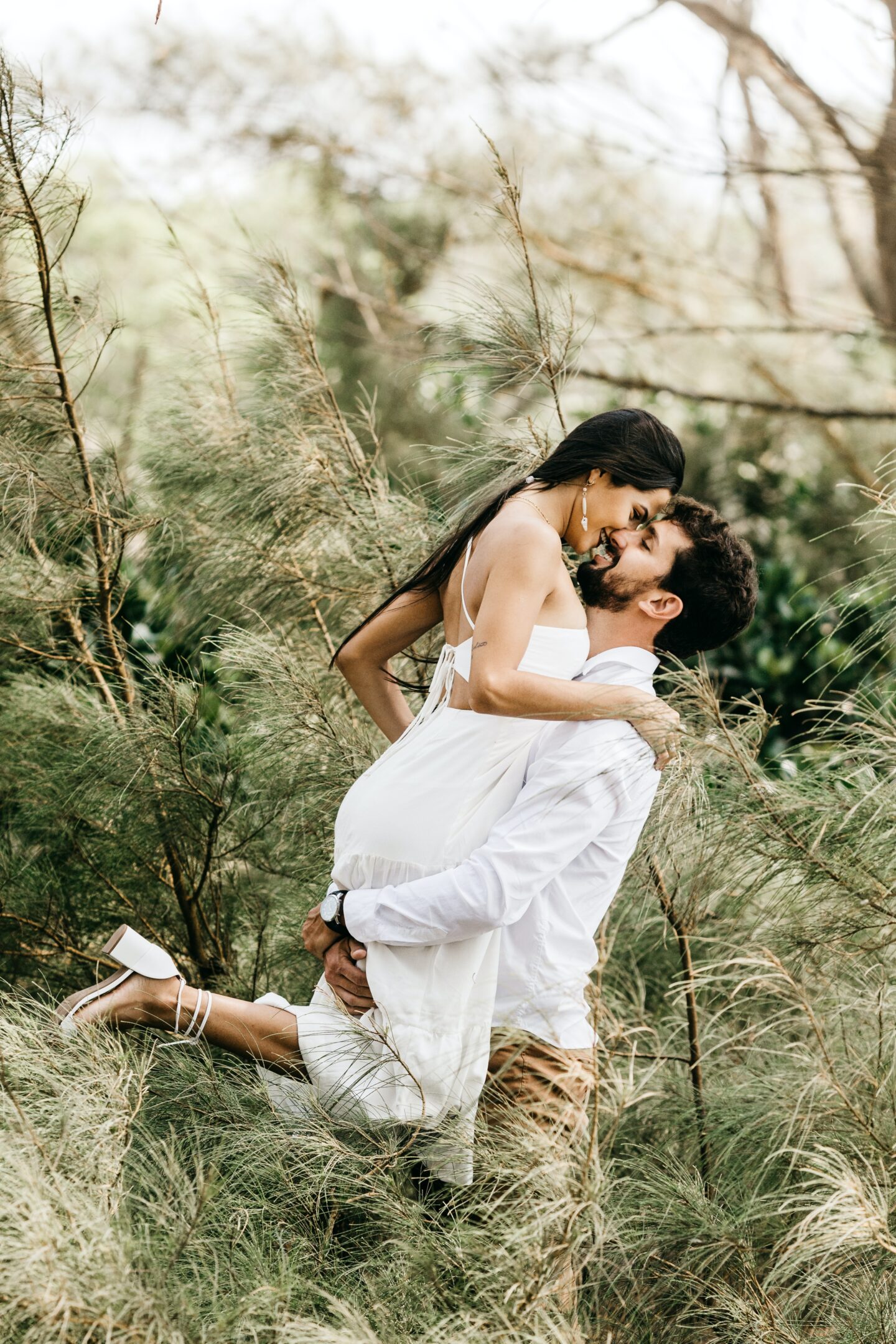 Spring Engagement Photoshoot: Eight Tips And Outfit Ideas For Couples