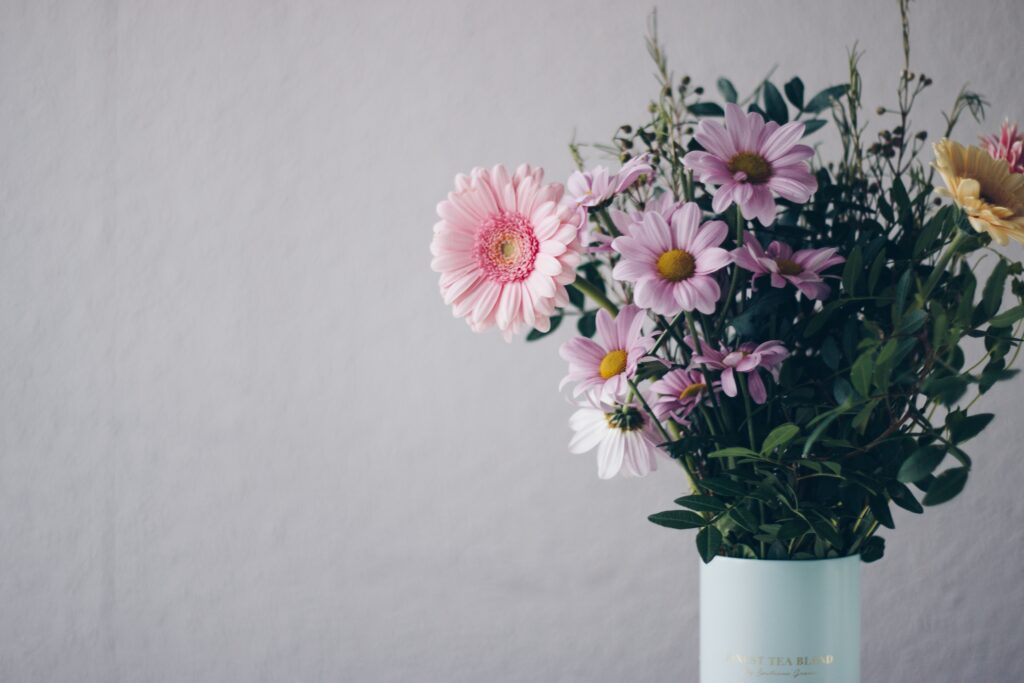 How to Keep Your Flowers Fresh For Longer After The Wedding