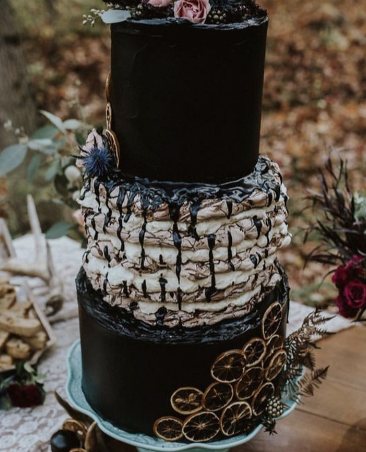 Halloween Wedding Cake Ideas For Your Wedding Day