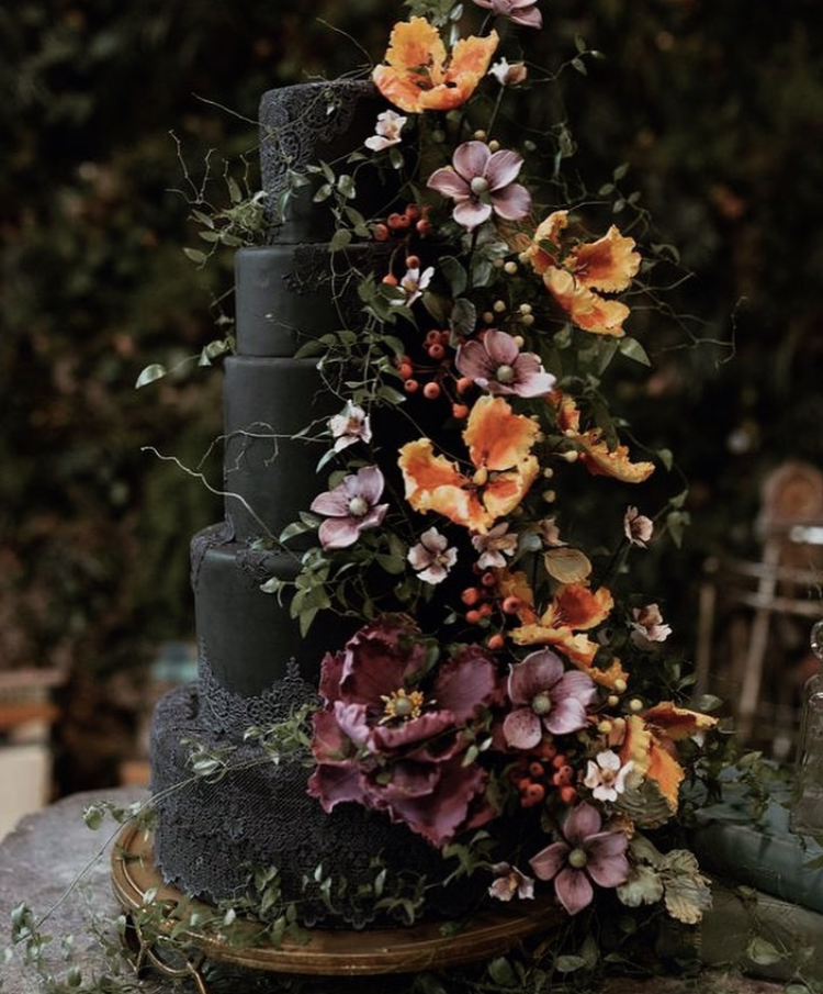 Halloween Wedding Cake Ideas For Your Wedding Day