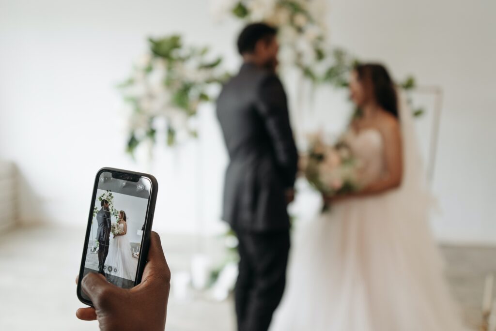 Tips For Newlyweds Wishing To Share Their Wedding Photos