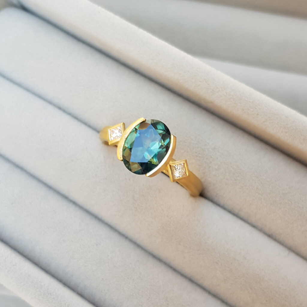 Engagement ring with Australian sapphire and Fairtrade Gold.