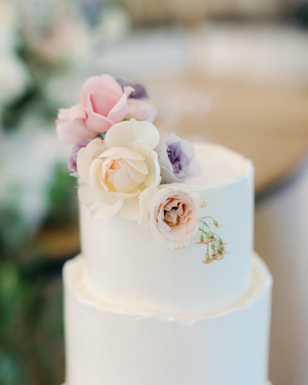 Soft, ruffled top edges for Ashley and James in Oxfordshire. Photography by Imogen Xiana