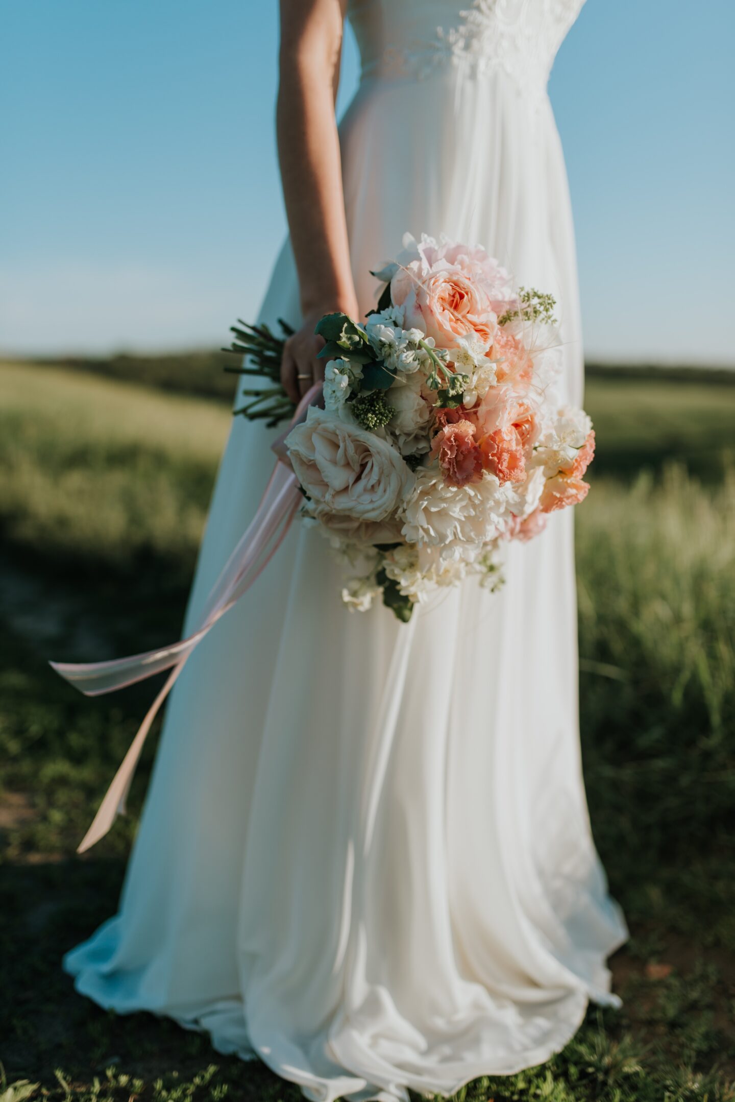 5 Tips For Renting Your Wedding Dress