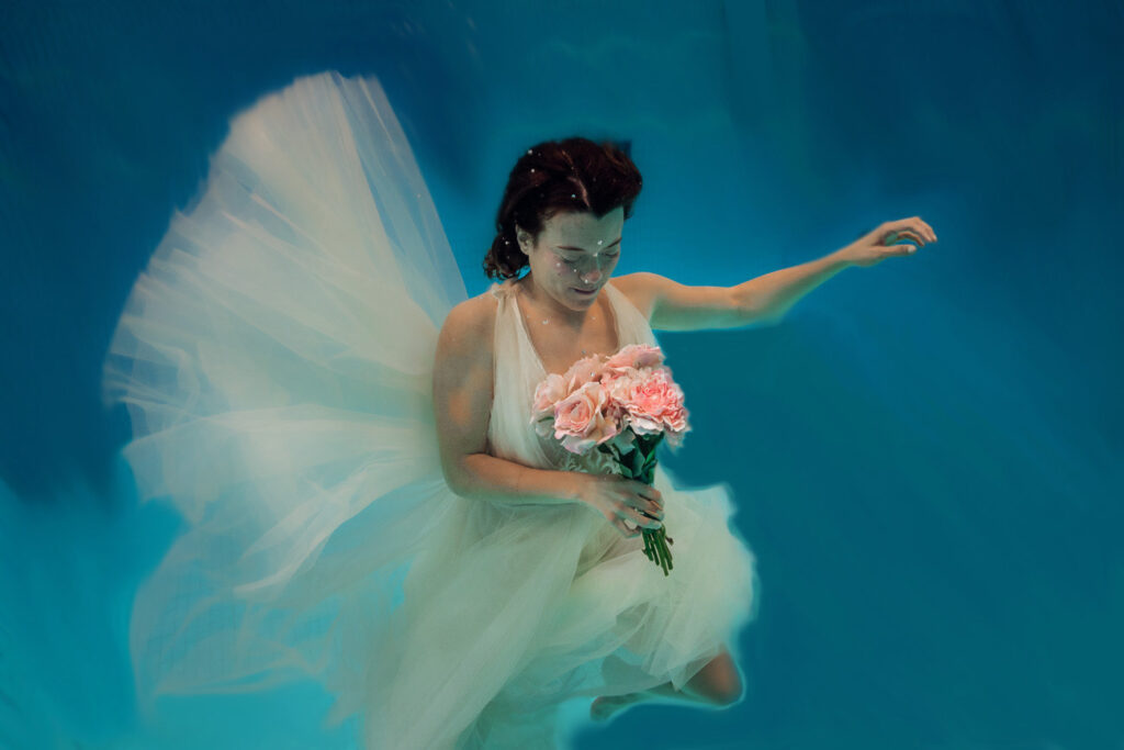 Mercier Stockholm Bridal X Konstim Kreativ Under Water Bridal Shoot