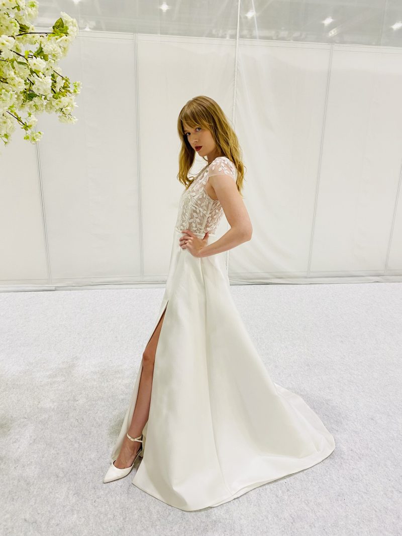 10 Winter Wedding Dress Ideas For The Modern Eco Bride