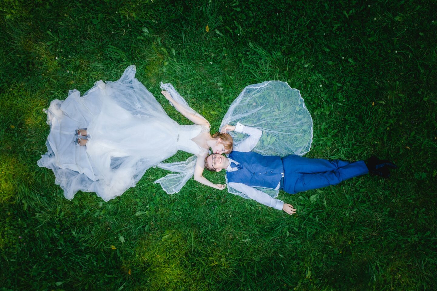 Drones and Beyond: The Role of Technology in Modern Wedding Photography 