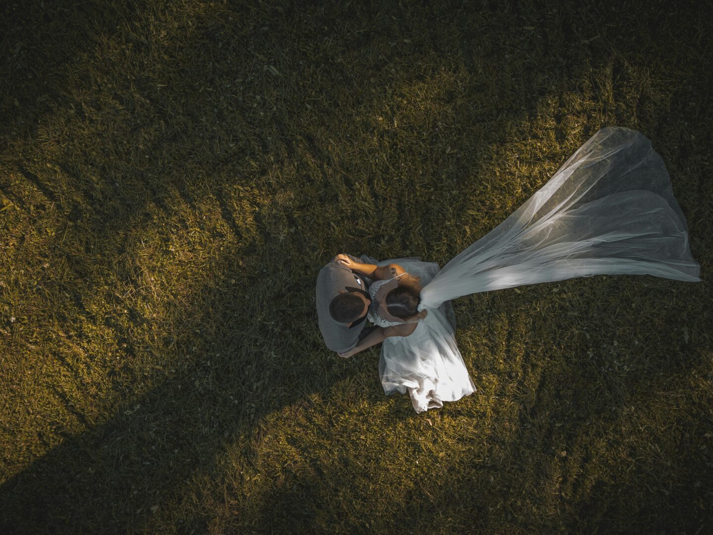 Drones and Beyond: The Role of Technology in Modern Wedding Photography 