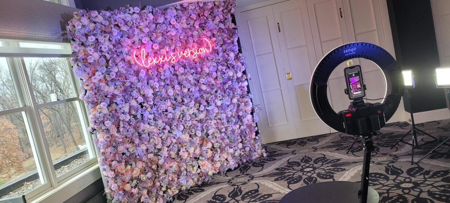 photo wall ShipOur.Wedding